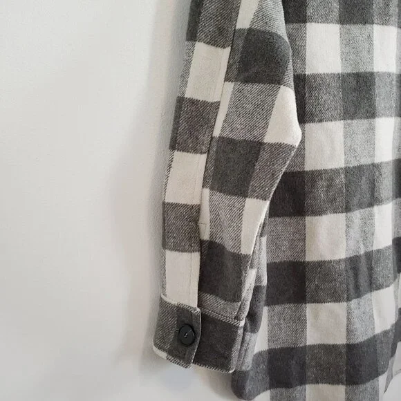 Gray and White Oversized Shacket Size M - Picture 6 of 13